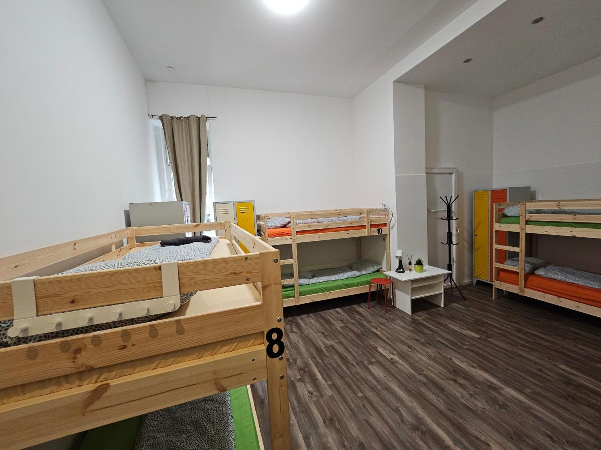 Urban Nomad Rooms And Hostel In City Center — Photos 2